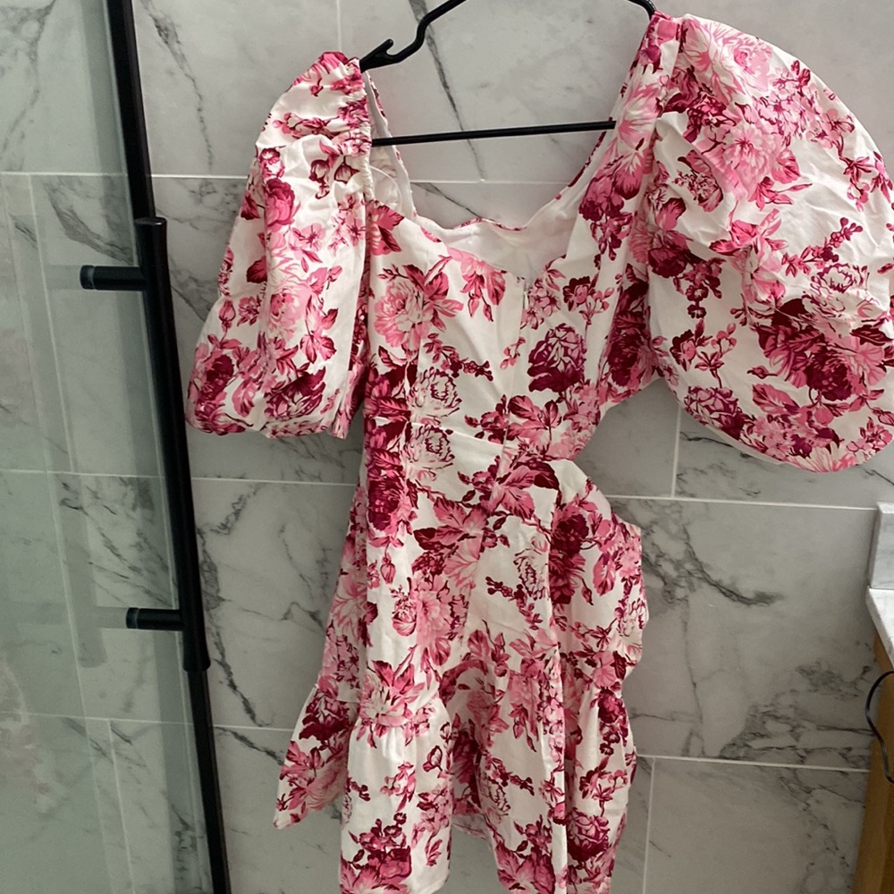 NWOT FLORAL DRESS - Picture 6 of 9